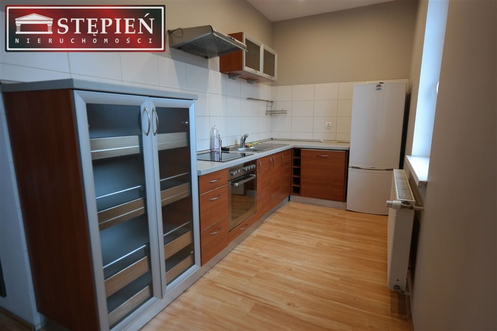 Mieszkanie trzypokojowe na wynajem Jelenia Góra, Centrum 72m2 Foto 1 Mieszkanie trzypokojowe na wynajem Jelenia Góra, Centrum 72m2 Foto 1