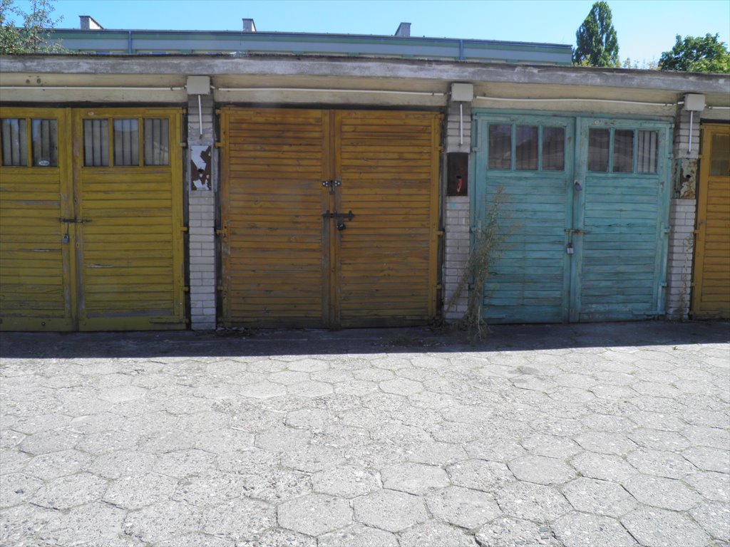Polecam garaż 18 m² na sprzedaż w Bielanach Warszawa, Bielany, Brzeziny, Perzyńskiego 12  18m2 Foto 1