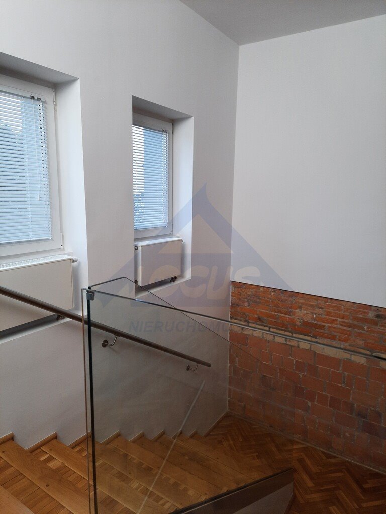 Wynajem biura 260 m² z garażami i nowoczesnym wyposażeniem Warszawa, Ursynów  260m2 Foto 1