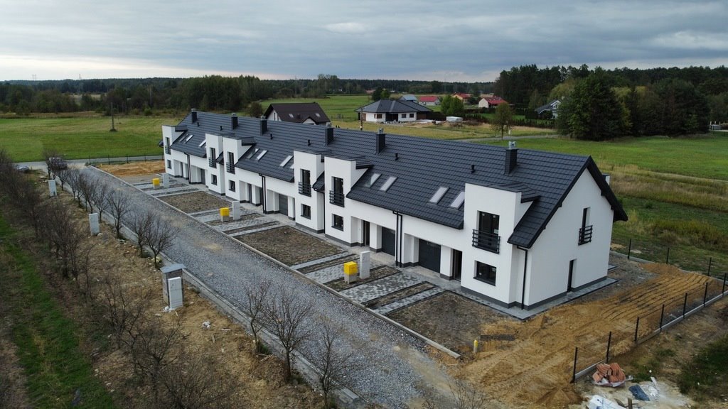 Przestronny dom skrajny z ogrodem i garażem w Głogowie Małopolskim Głogów Małopolski, Wygoda  114m2 Foto 1