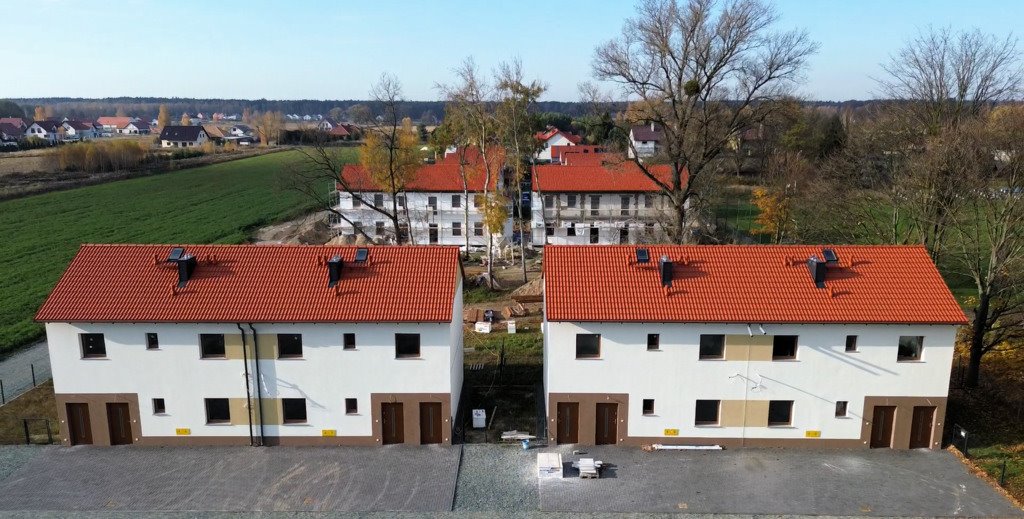 Mieszkanie trzypokojowe na sprzedaż Miłoszyce  52m2 Foto 1