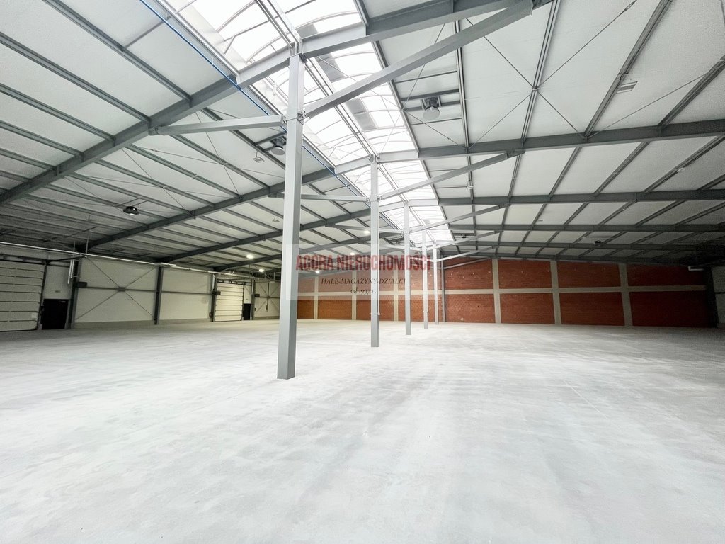 Hala magazynowa 2600 m² z dojazdem TIR, ogrzewaniem i bramami Niepołomice  2 600m2 Foto 1