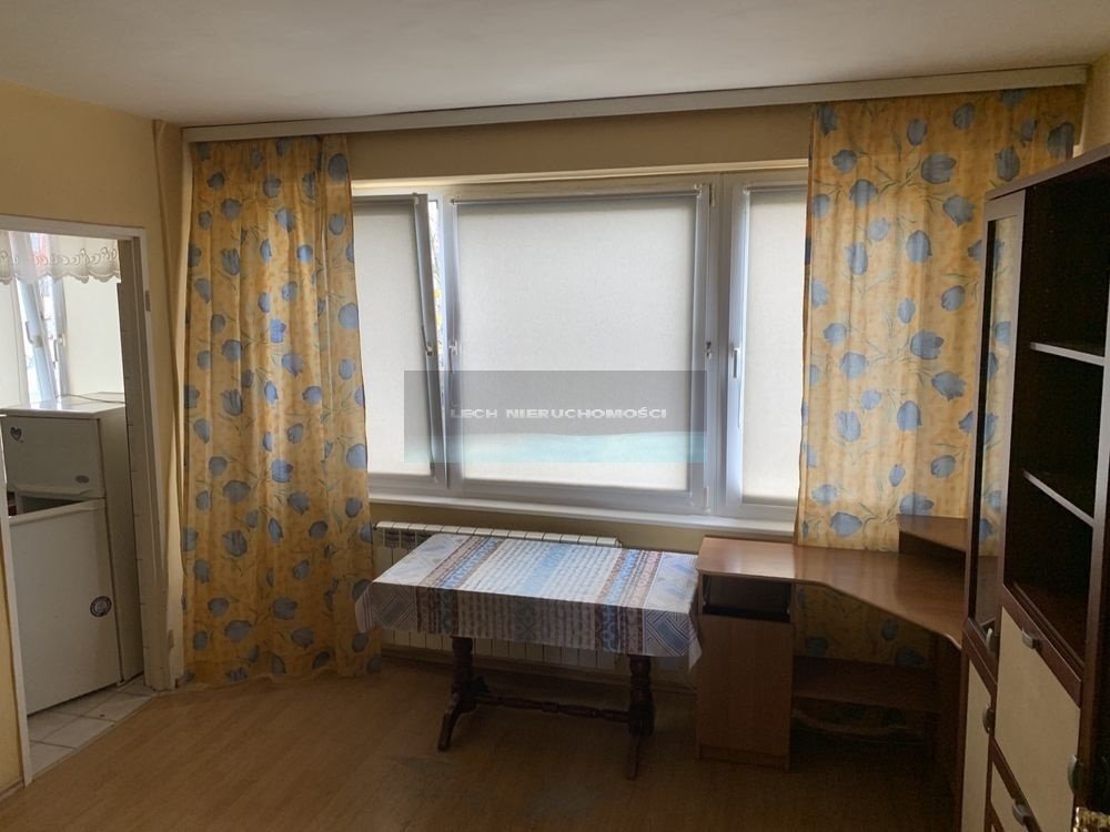 Dwupokojowe mieszkanie 32 m² w Ożarowie Mazowieckim (stan do remontu) Ożarów Mazowiecki, Obrońców Warszawy  32m2 Foto 1