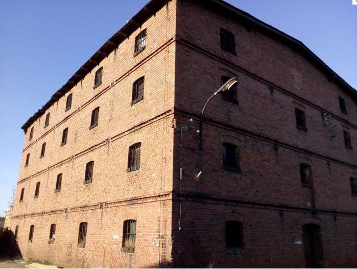 Stylowy zabytkowy budynek 1100 m2 z 12 mieszkaniami i garażami Ryczywół  1 100m2 Foto 1