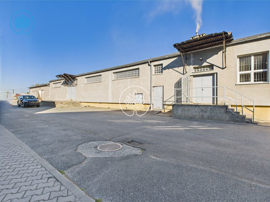 Hala magazynowa 1310 m² z biurami, rampą i dużym terenem Szubin  1 310m2 Foto 1