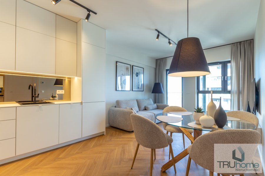 Mieszkanie dwupokojowe na wynajem Katowice, Śródmieście, Henryka Mikołaja Góreckiego  43m2 Foto 1