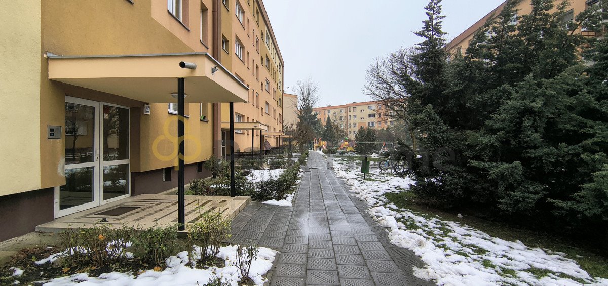 Mieszkanie trzypokojowe na sprzedaż Leszno  54m2 Foto 1