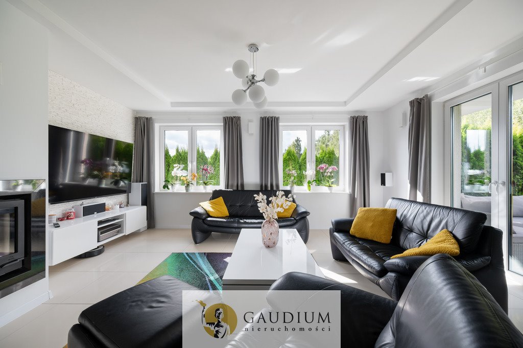 Nowoczesny dom 6 pokoi z ogrodem i bliskością jeziora Kościerzyna, Konwaliowa  238m2 Foto 1