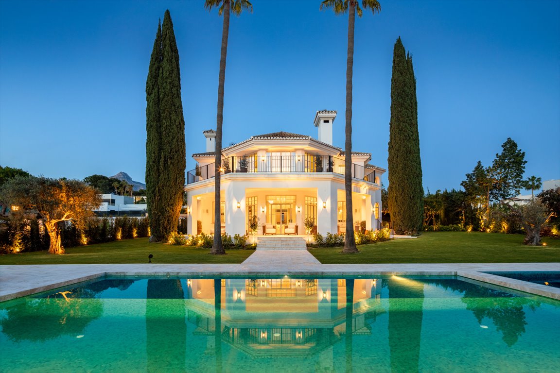 Polecam luksusową willę 722 m² z basenem w Marbella Hiszpania, Nueva Andalucia  722m2 Foto 1