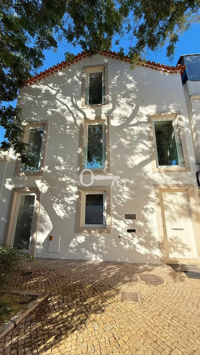 Dom z licencją na wynajem krótkoterminowy - Paço de Arcos Portugalia, Paço de Arcos e Caxias, Praça 5 de Outubro  108m2 Foto 1