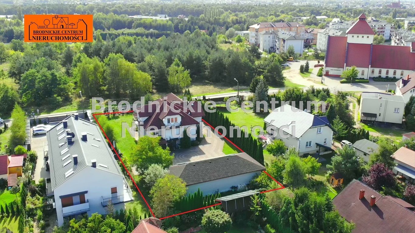 Dom z 6 mieszkaniami, garażem i fotowoltaiką - zapraszam Brodnica, Brodnica  260m2 Foto 1