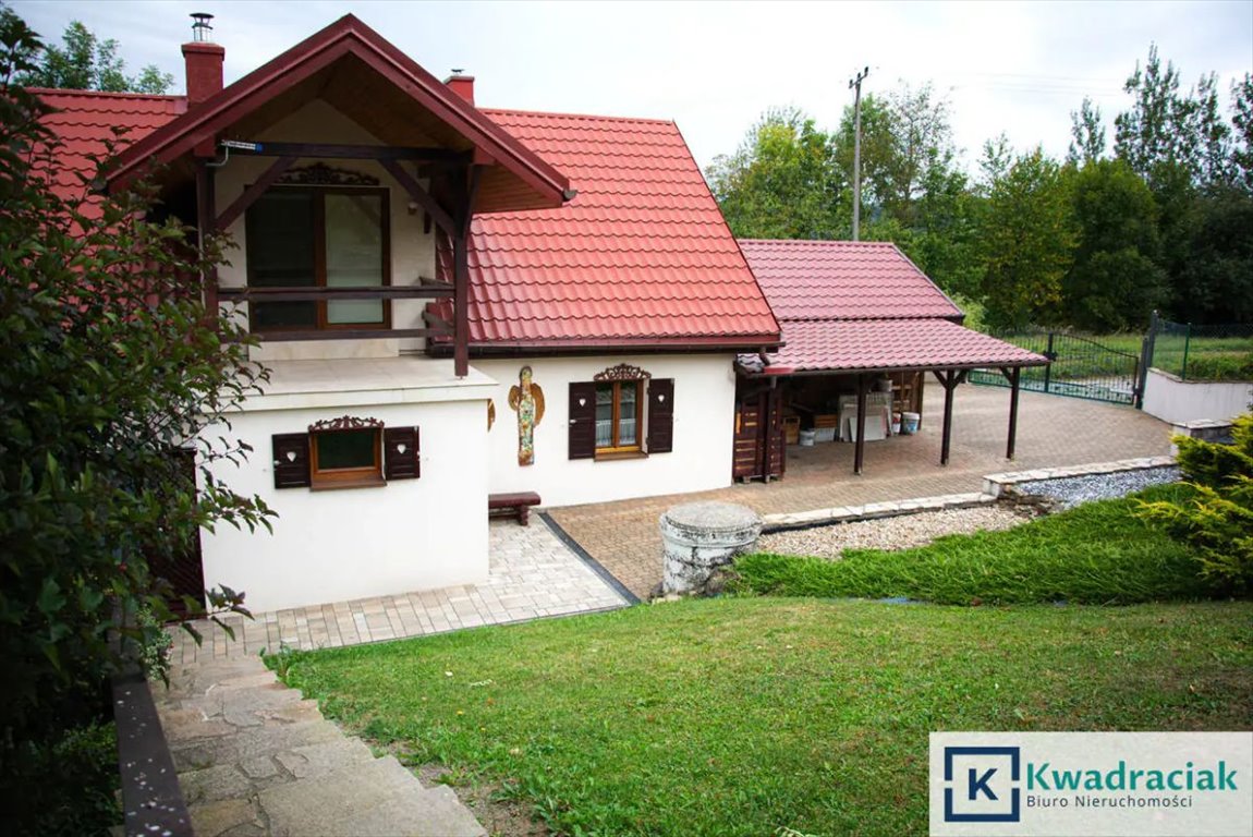 Urokliwy dom po remoncie z dużą działką i garażem Równe  140m2 Foto 1