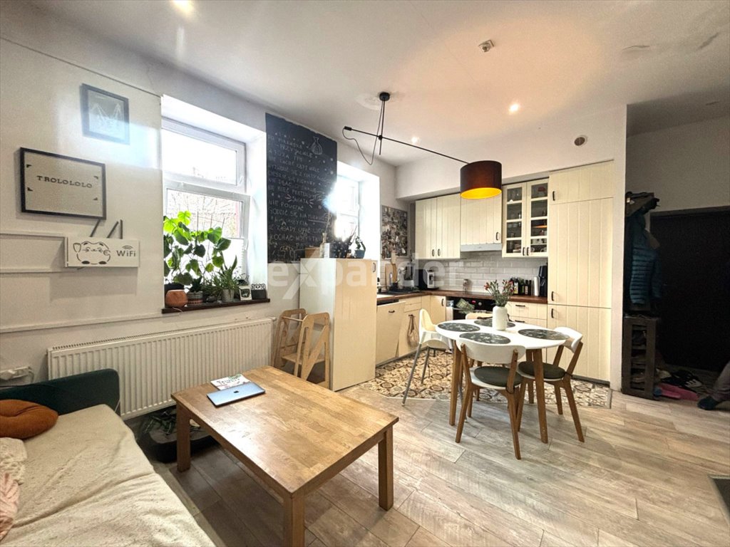 Klimatyczne 3-pokojowe mieszkanie z dużą piwnicą i nowoczesnym wykończeniem Czeladź  61m2 Foto 1