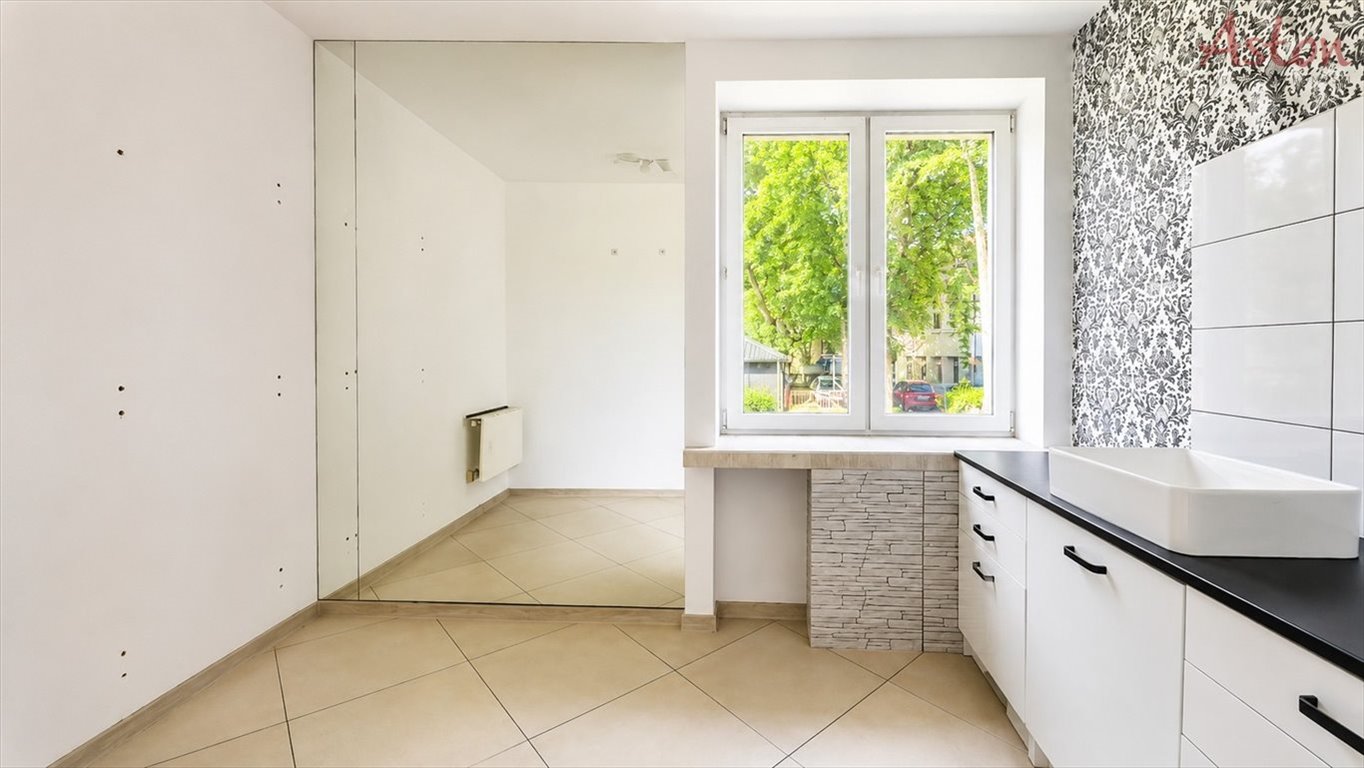 Lokal usługowy 48 m² przy głównej ulicy, gotowy do pracy Tychy, B  49m2 Foto 1