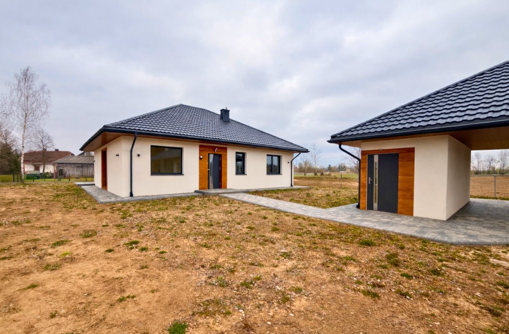 Dom z garażem i budynkiem gospodarczym w Woli Dalszej Wola Dalsza  107m2 Foto 1