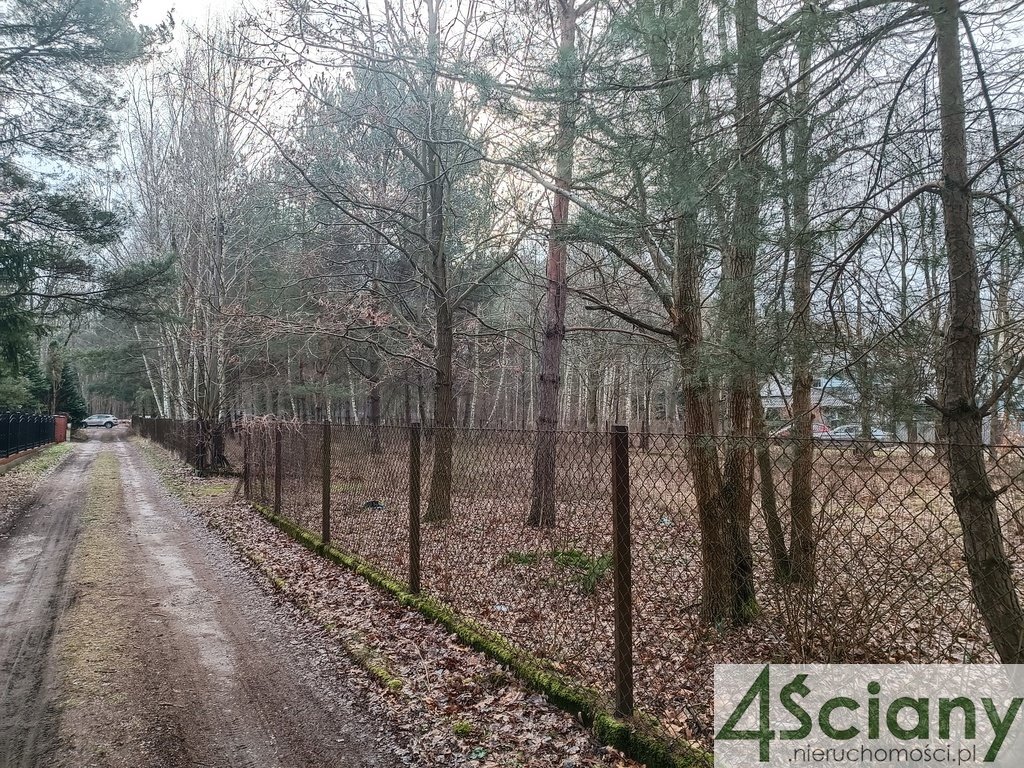 Działka budowlana na sprzedaż Komorów  1 981m2 Foto 1