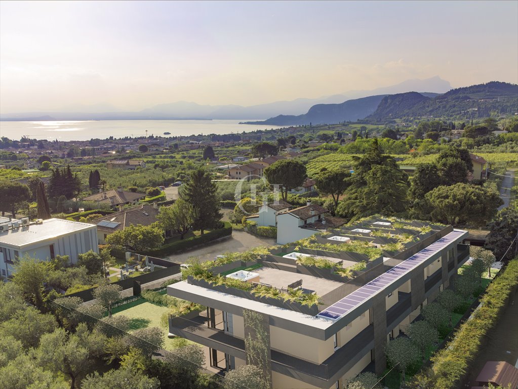 Mieszkanie trzypokojowe na sprzedaż Włochy, Bardolino  75m2 Foto 1