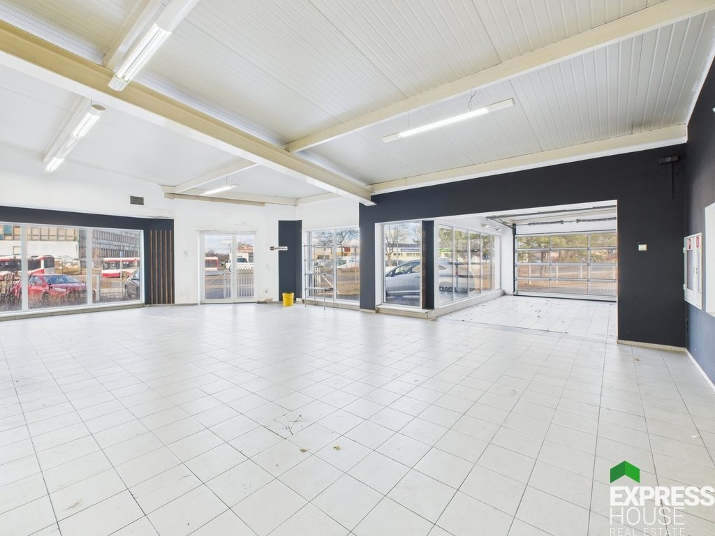Przestronny lokal 844 m² z zapleczem serwisowym i dużymi witrynami Dąbrowa Górnicza, al. Józefa Piłsudskiego  845m2 Foto 1