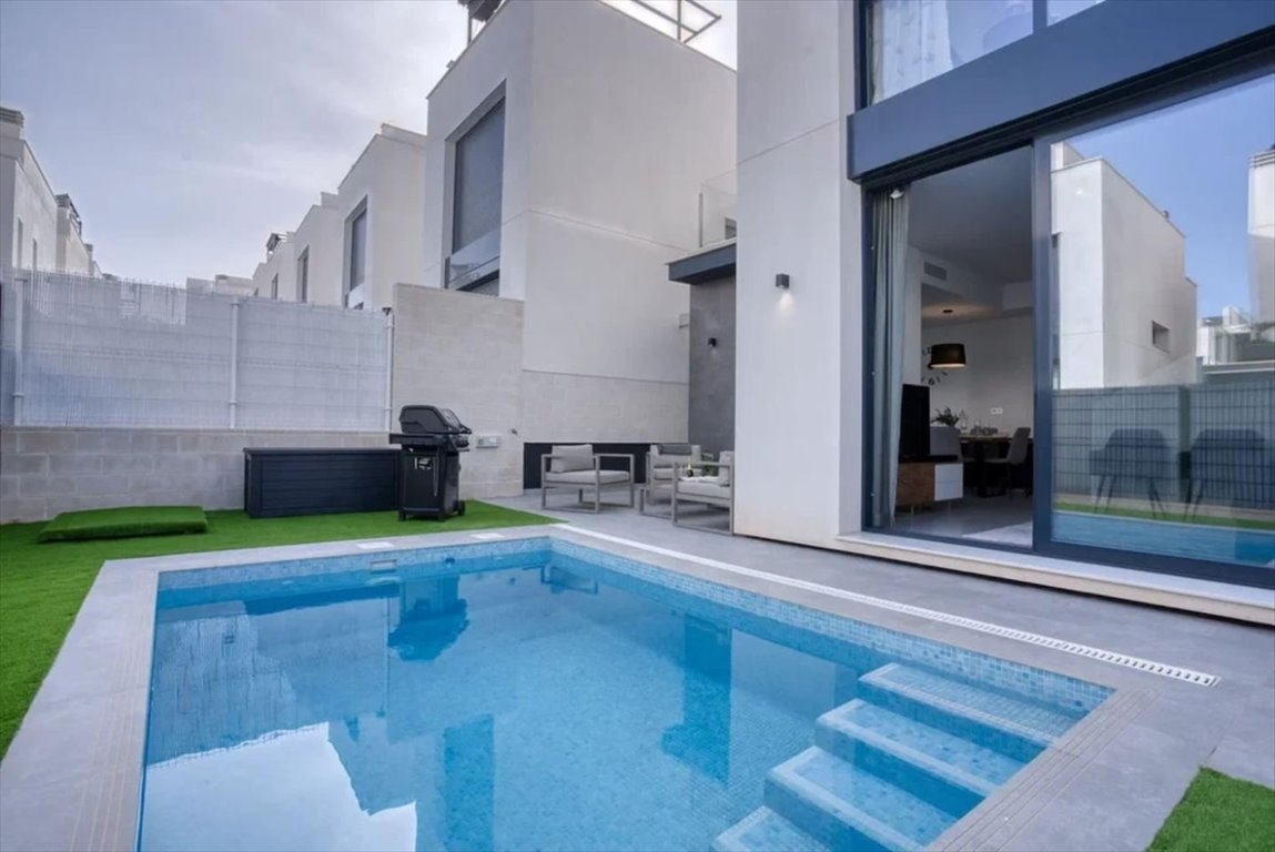 Do sprzedania nowoczesna willa 140 m² z basenem i solarium w Orihuela Costa Spain, Orihuela Costa  140m2 Foto 1