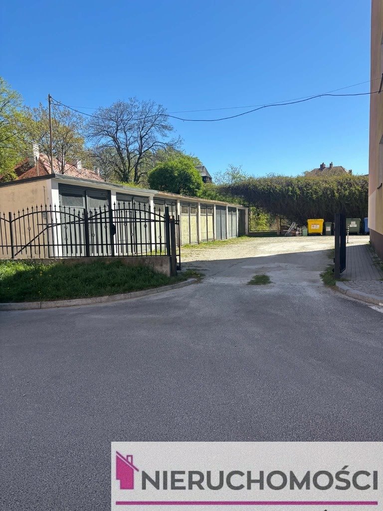 Garaż 19 m² z prądem i kanałem w centrum Świdnicy Świdnica  19m2 Foto 1
