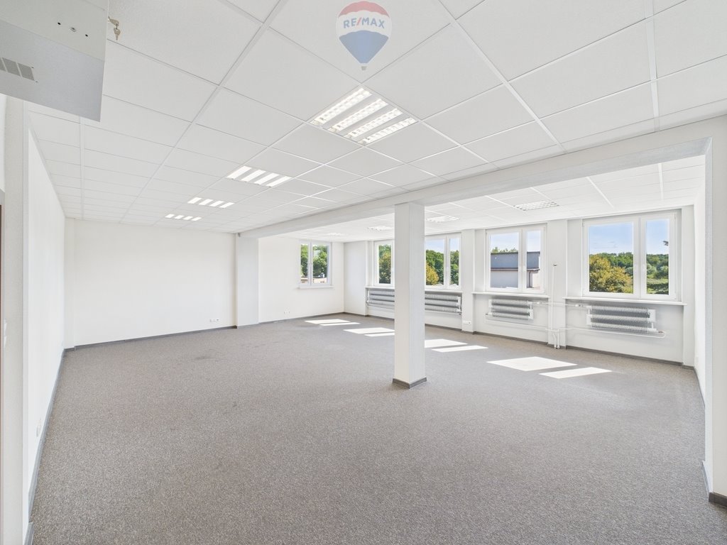 Nowoczesny lokal biurowy 70,7 m² z windą i parkingiem Rybnik, Sygnały  71m2 Foto 1