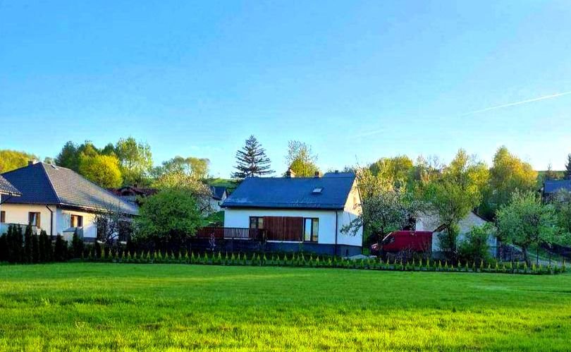 Dom 140 m2 z dużym budynkiem i tarasem w Straszydle Straszydle  140m2 Foto 1