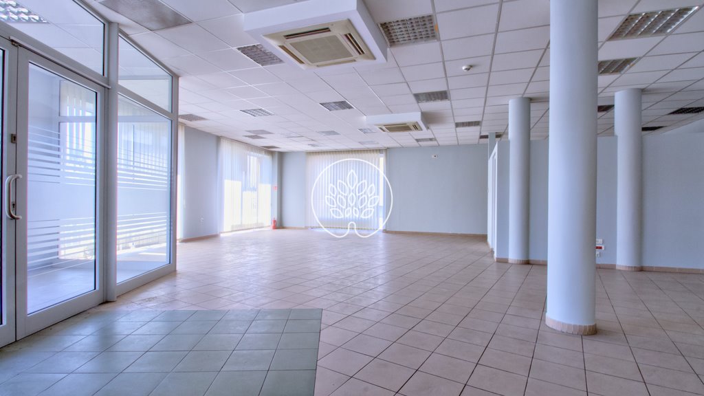 Lokal usługowy 240 m² z dużymi przeszkleniami i miejscami postojowymi Bydgoszcz, Bartodzieje Wielkie  240m2 Foto 1