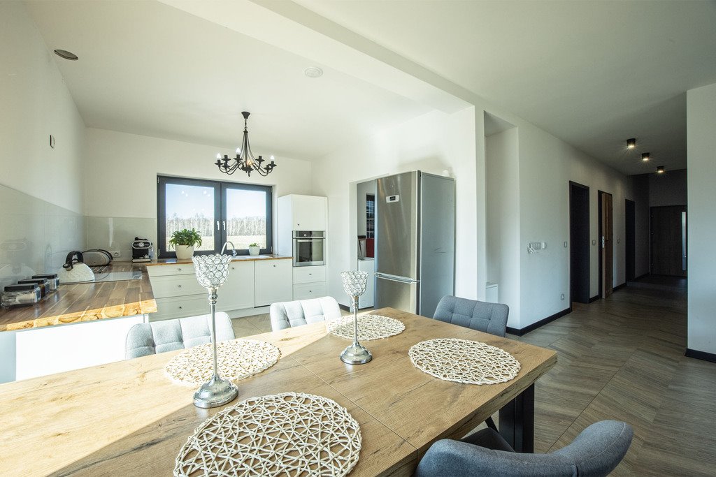 Nowoczesny dom z garażem, pompa ciepła, lasy blisko Pabianice, Leśna  129m2 Foto 1