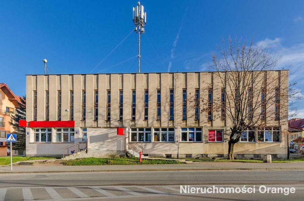 Nowoczesny biurowiec z magazynem i parkingiem w centrum! Polecam! Gołdap, Gołdap, ul. Królewiecka 1  1 926m2 Foto 1