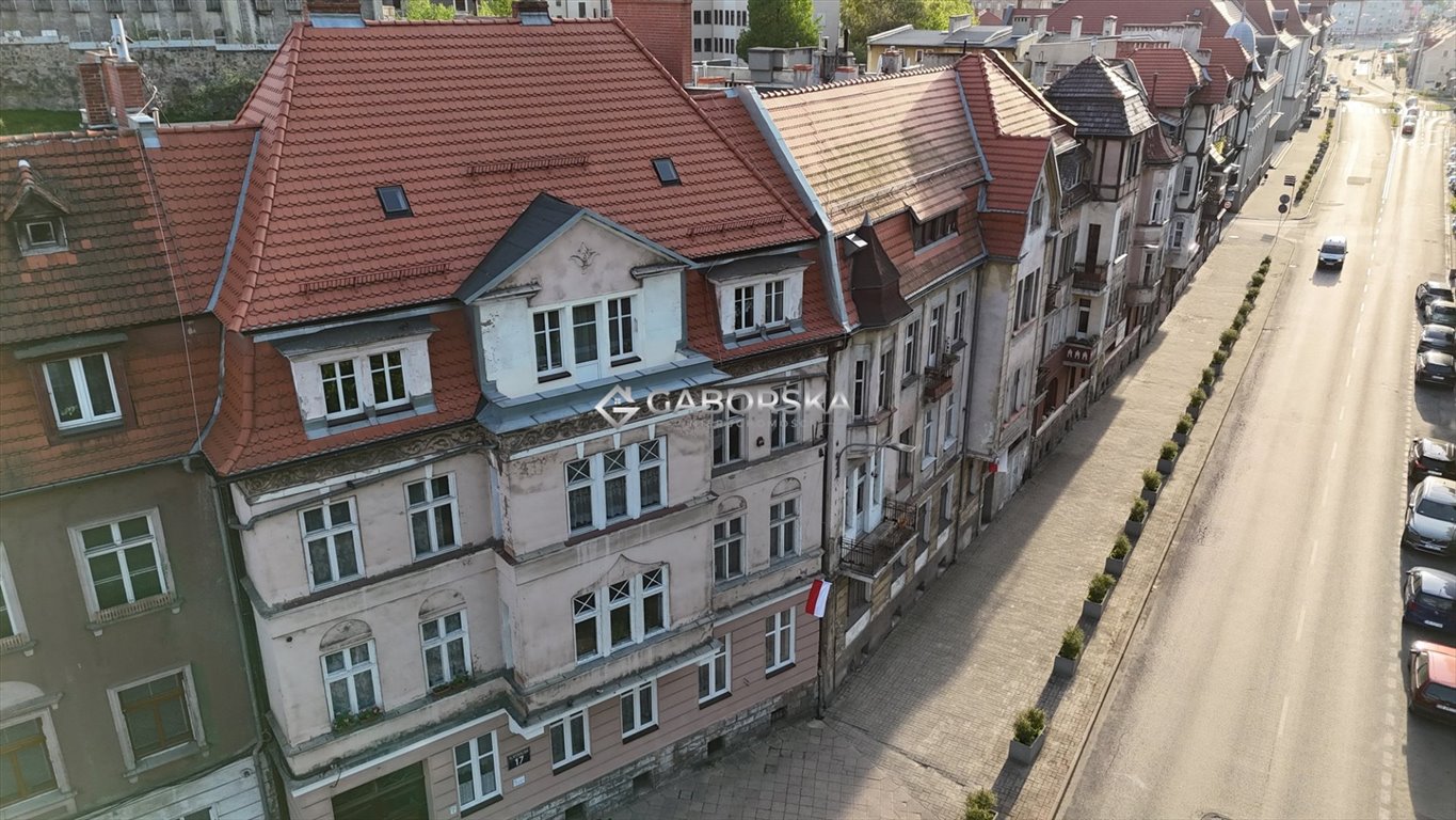 Przestronne 3 pokoje z kominkiem i balkonem w centrum Wałbrzycha Wałbrzych, Śródmieście  84m2 Foto 1