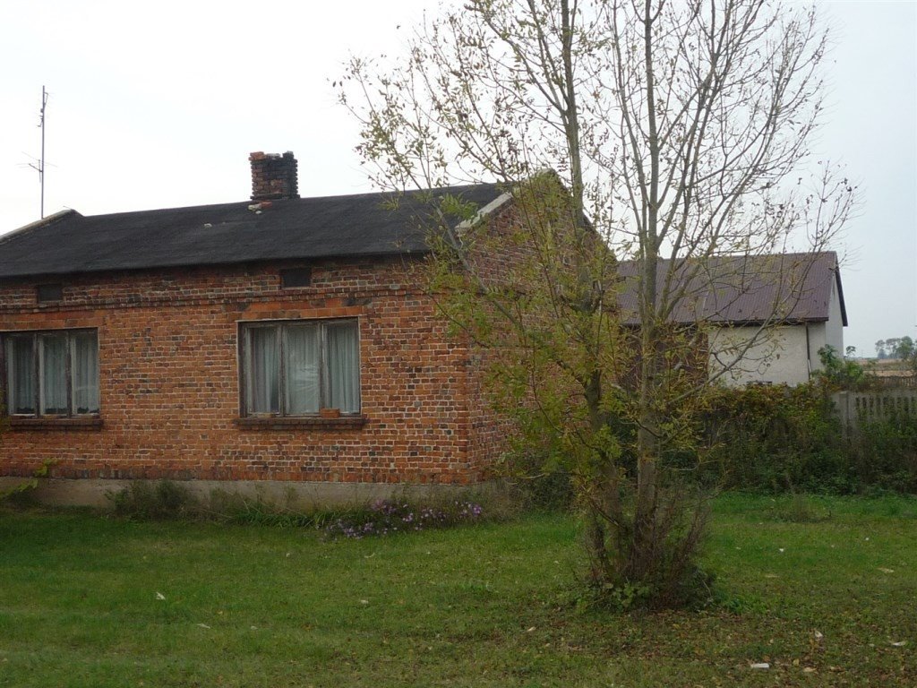 Siedlisko z domem do remontu, garażami i dużą działką Strzelce  74m2 Foto 1