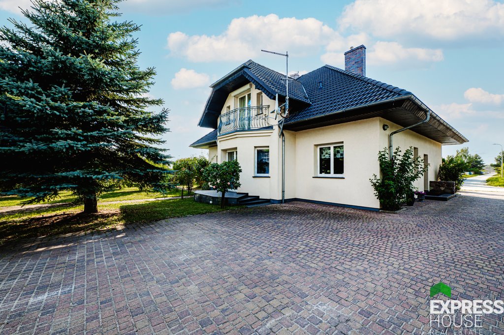 Przestronny dom na dużej działce w Dąbrowie, 7 pokoi Dąbrowa, Brzoskwiniowa  204m2 Foto 1