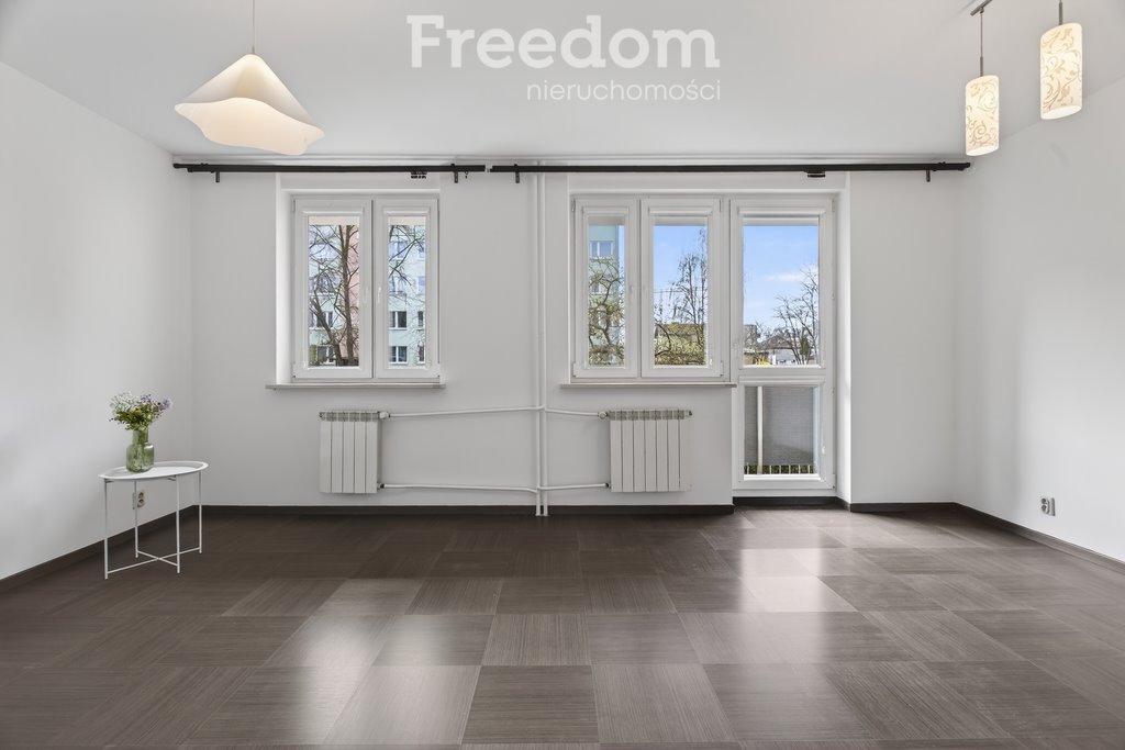 Funkcjonalne 2 pokoje z balkonem, odświeżone, gotowe do wprowadzenia Ożarów Mazowiecki, Obrońców Warszawy  55m2 Foto 1
