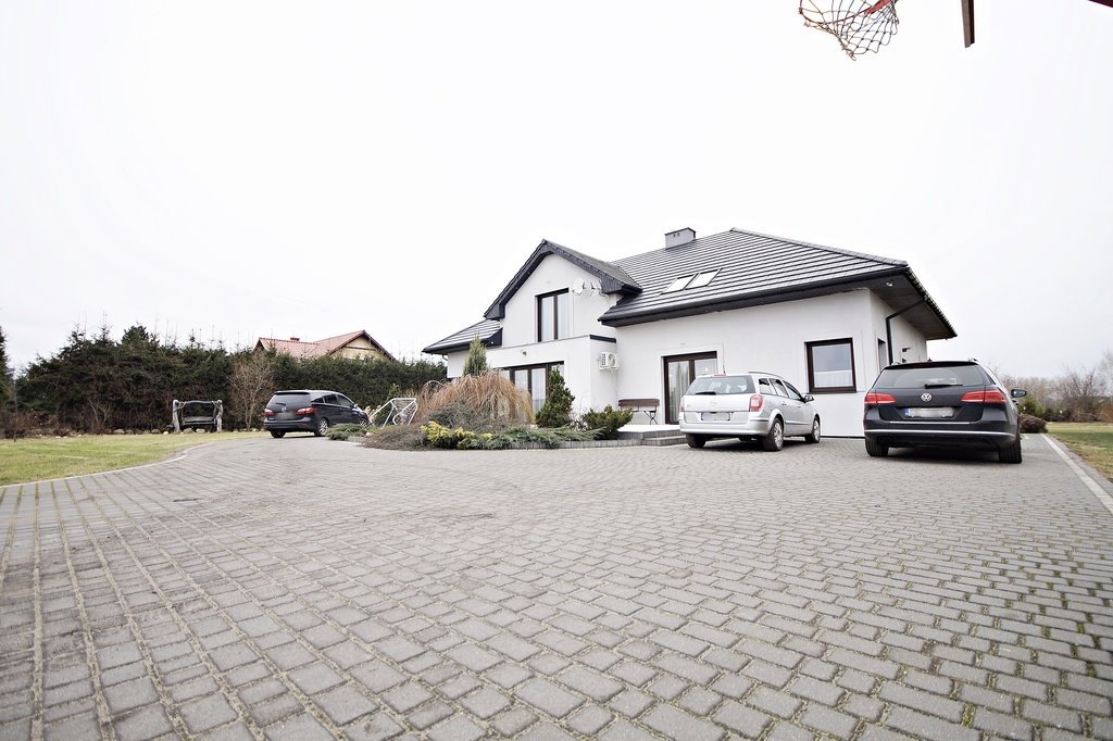 Nowoczesny dom z osobnym mieszkaniem i garażem w Modrzewiu Modrzewie  272m2 Foto 1