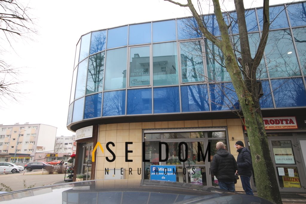 Lokal usługowy 27 m2 przy Alejach 1 Maja w Koninie Konin  27m2 Foto 1