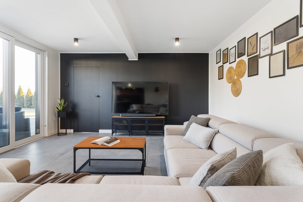 Nowoczesny dom 220 m² z tarasami i lasem w Sierosławiu Sierosław, Kręta  220m2 Foto 1