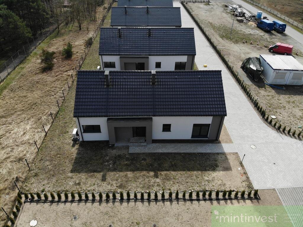 Zapraszam do obejrzenia domu 104,8 m² z ogródkiem i pompą ciepła Modrzewie  105m2 Foto 1