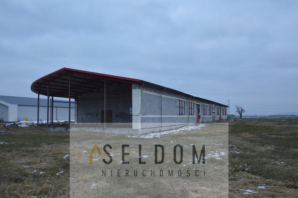 Magazyn na sprzedaż Walce  1 400m2 Foto 1