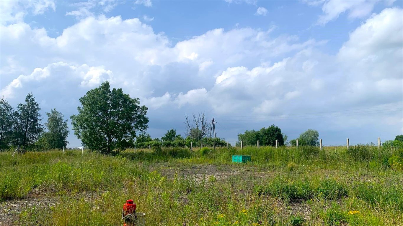 Działka 1700 m² z halą i możliwością zabudowy mieszkaniowej Powiercie-Kolonia, Powiercie-Kolonia  1 700m2 Foto 1