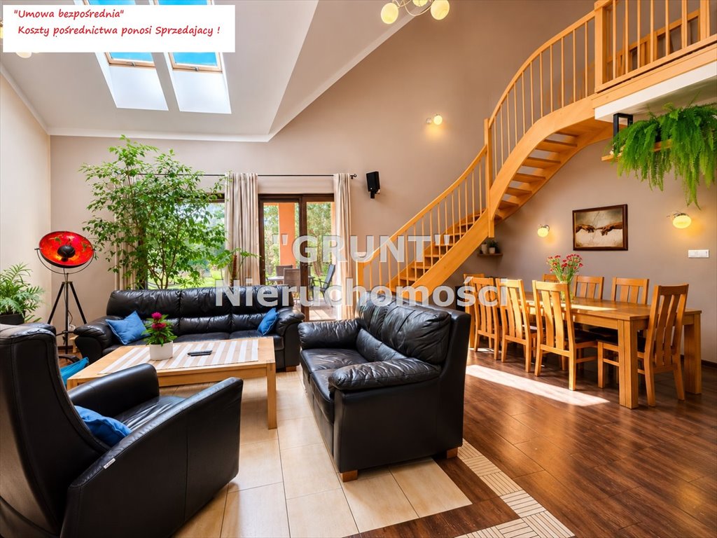 Nowoczesny dom 245 m² z garażem, tarasem i fotowoltaiką Skórka  245m2 Foto 1