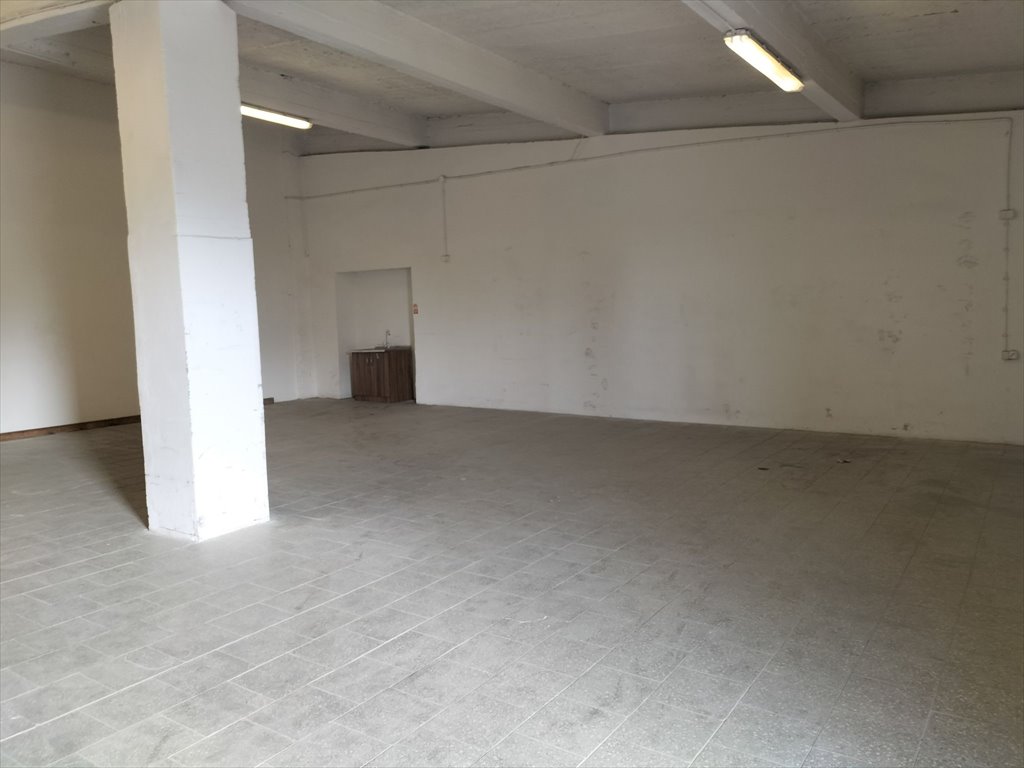 Lokal użytkowy na wynajem Sosnowiec, Ptasia 3  200m2 Foto 1