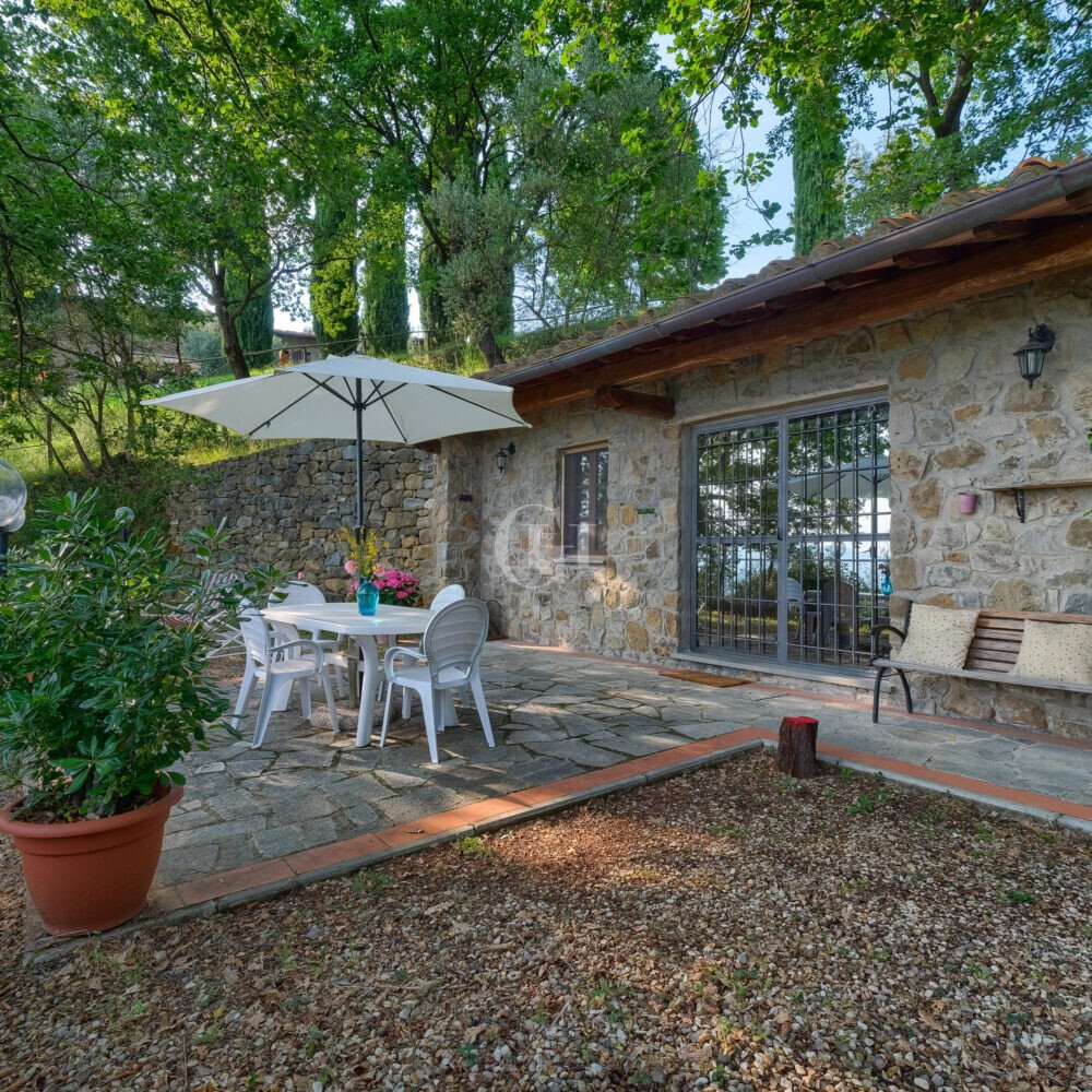 Urokliwy dom na wzgórzach Reggello z basenem i oliwnym gajem Włochy, Reggello  330m2 Foto 1