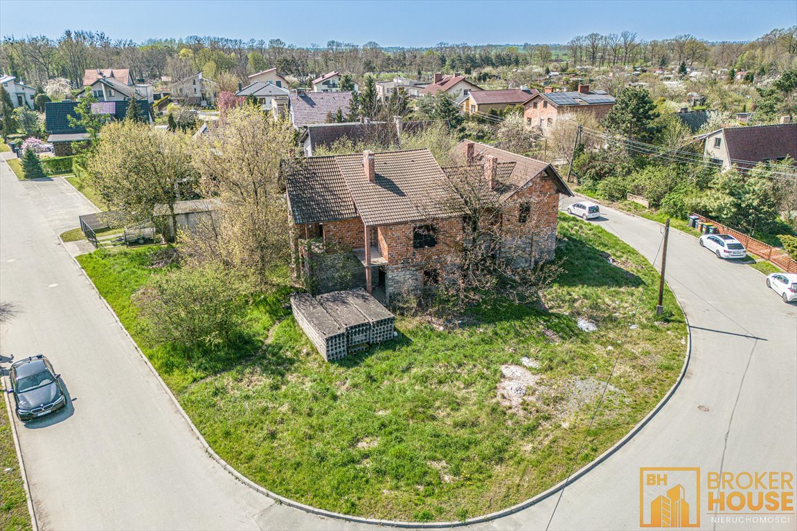 Dom do wykończenia na dużej działce (928 m²) w Lewinie Brzeskim Lewin Brzeski, Romantyczna  247m2 Foto 1