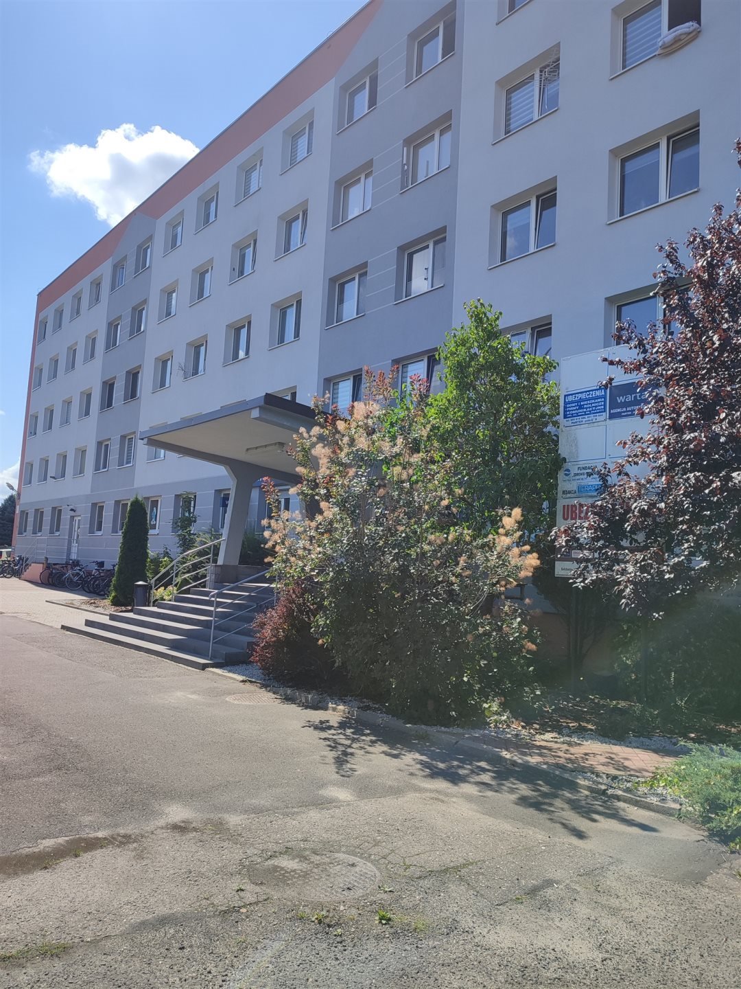 Lokal usługowy 109 m2 z możliwością podziału i własnymi miejscami Bełchatów  109m2 Foto 1