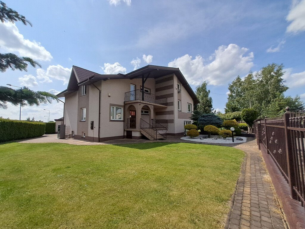 Przestronny dom 280 m2 z garażami i ogrodem w Radomsku Radomsko, Starowiejska  260m2 Foto 1