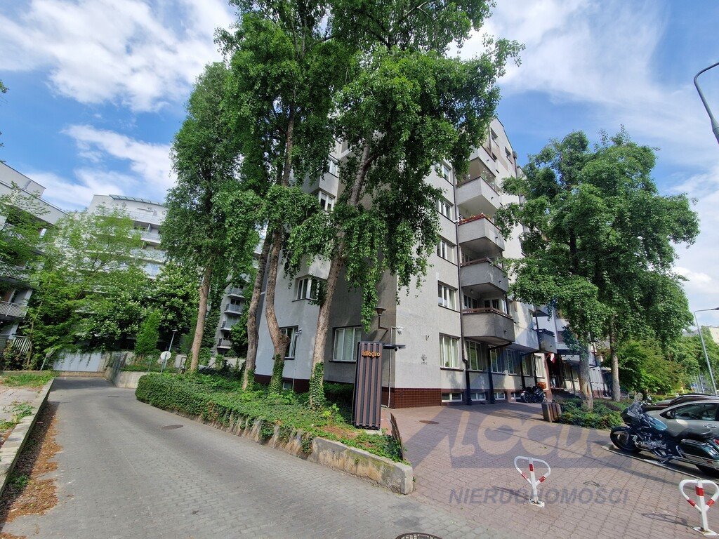 Dwupoziomowy lokal biurowo-usługowy z balkonami i garażem: Warszawa Mokotów: Dolna