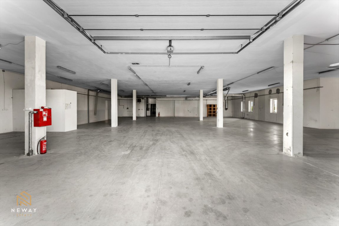 Na wynajem przemysłowy obiekt 1400 m² z biurami i placem Polanka  1 400m2 Foto 1