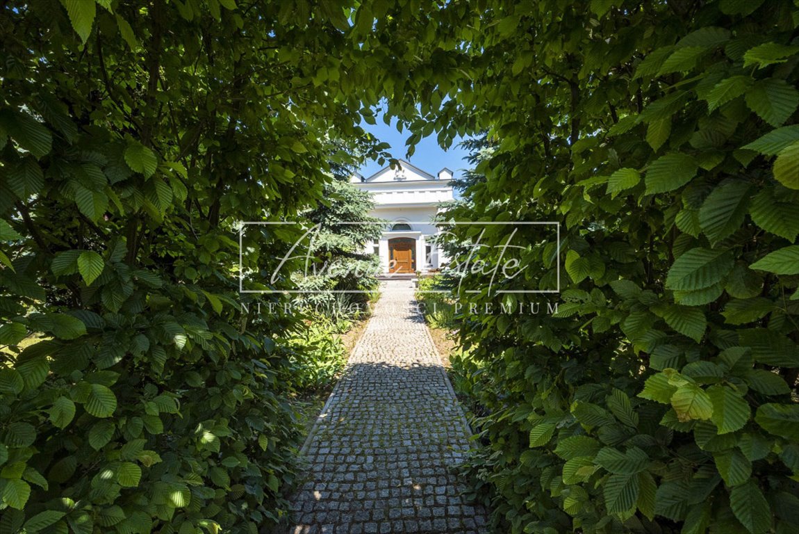 Dom 590 m² z pięknym ogrodem w Konstancinie-Jeziornie Konstancin-Jeziorna  590m2 Foto 1