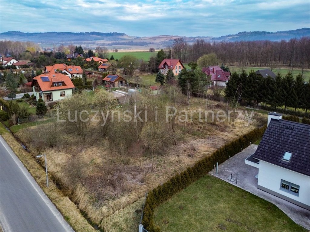 Przestronna działka 1741 m² z mediami i potencjałem rozbudowy Dziwiszów  1 741m2 Foto 1