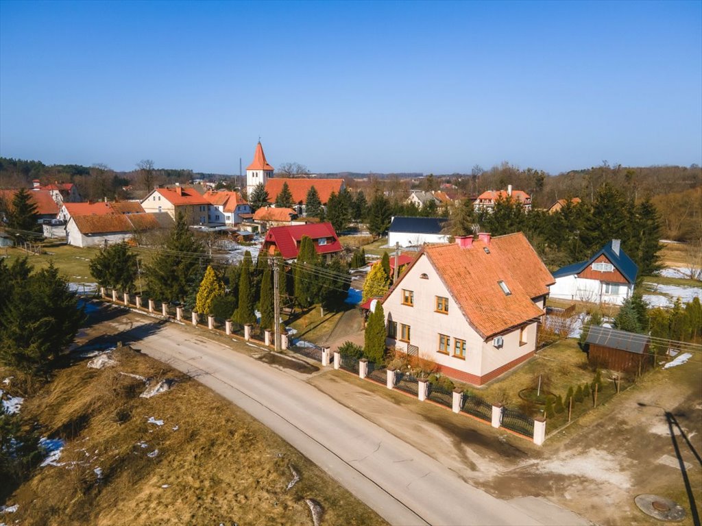 Dom z wydzieloną częścią pod wynajem i dużą działką Stare Juchy, Leśna  167m2 Foto 1
